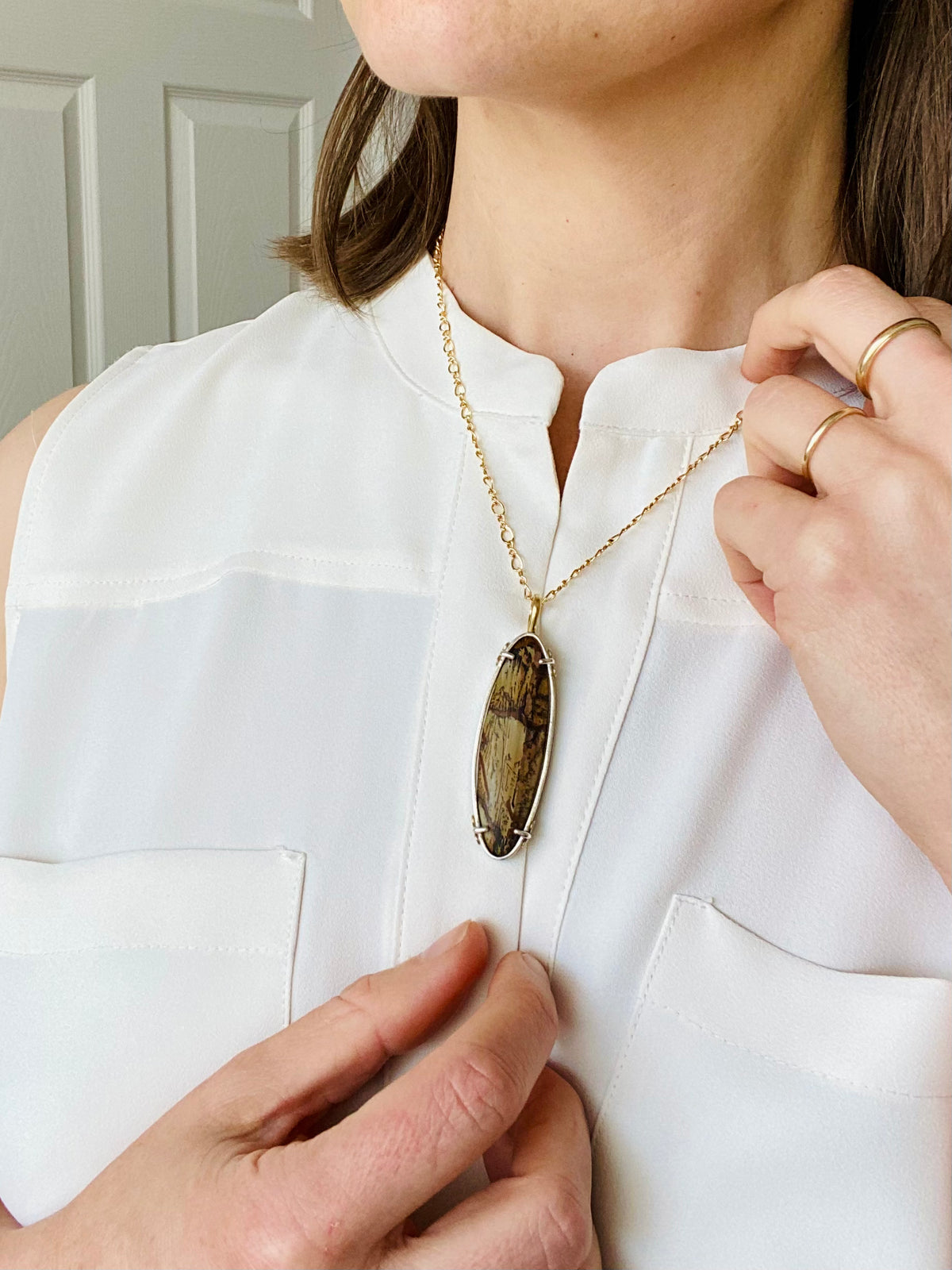 Woman wearing Indian paint stone pendant in silver and gold