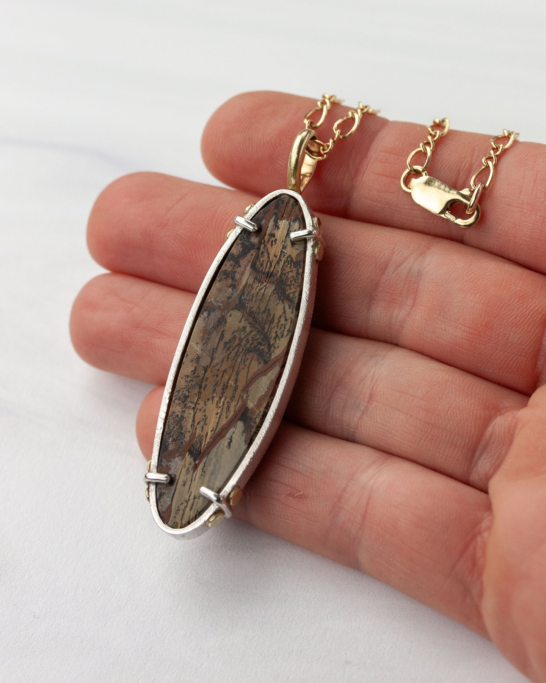 Back of Indian paint stone pendant in silver and gold