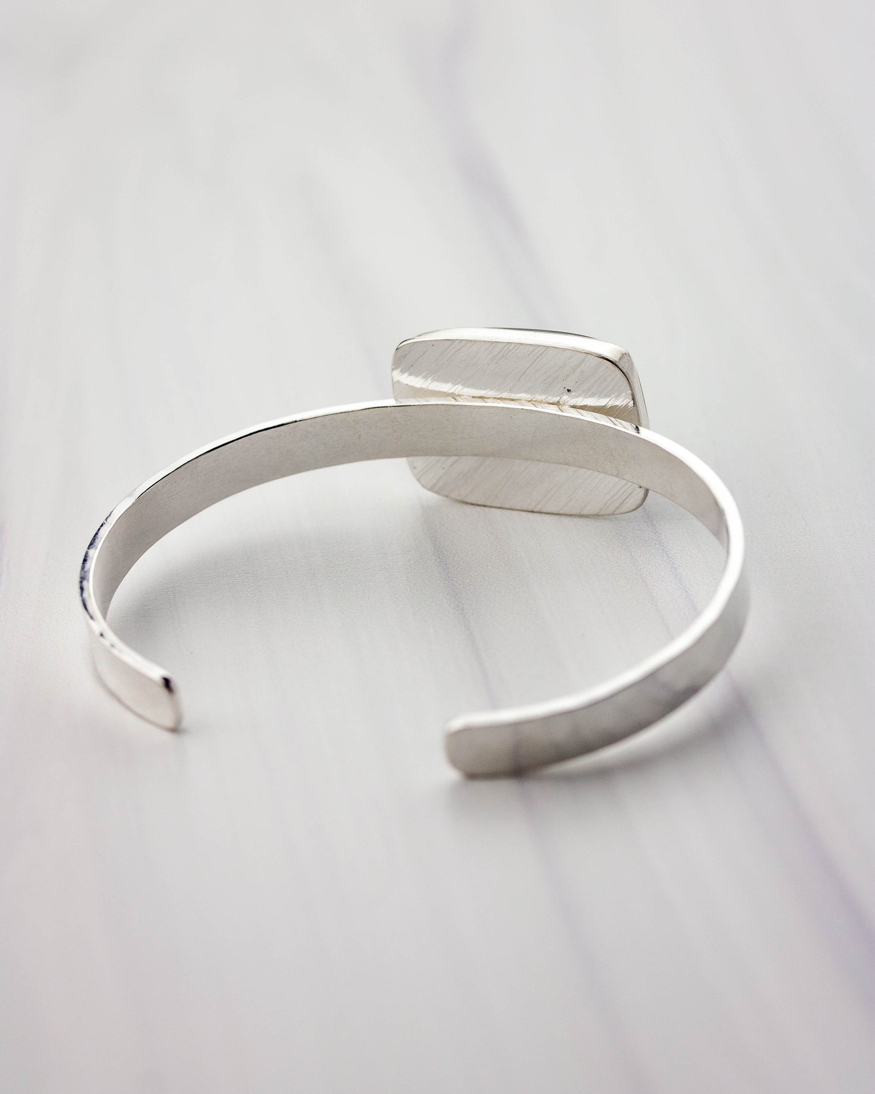 Aurora | Labradorite Hammered Silver cuff (rectangle)