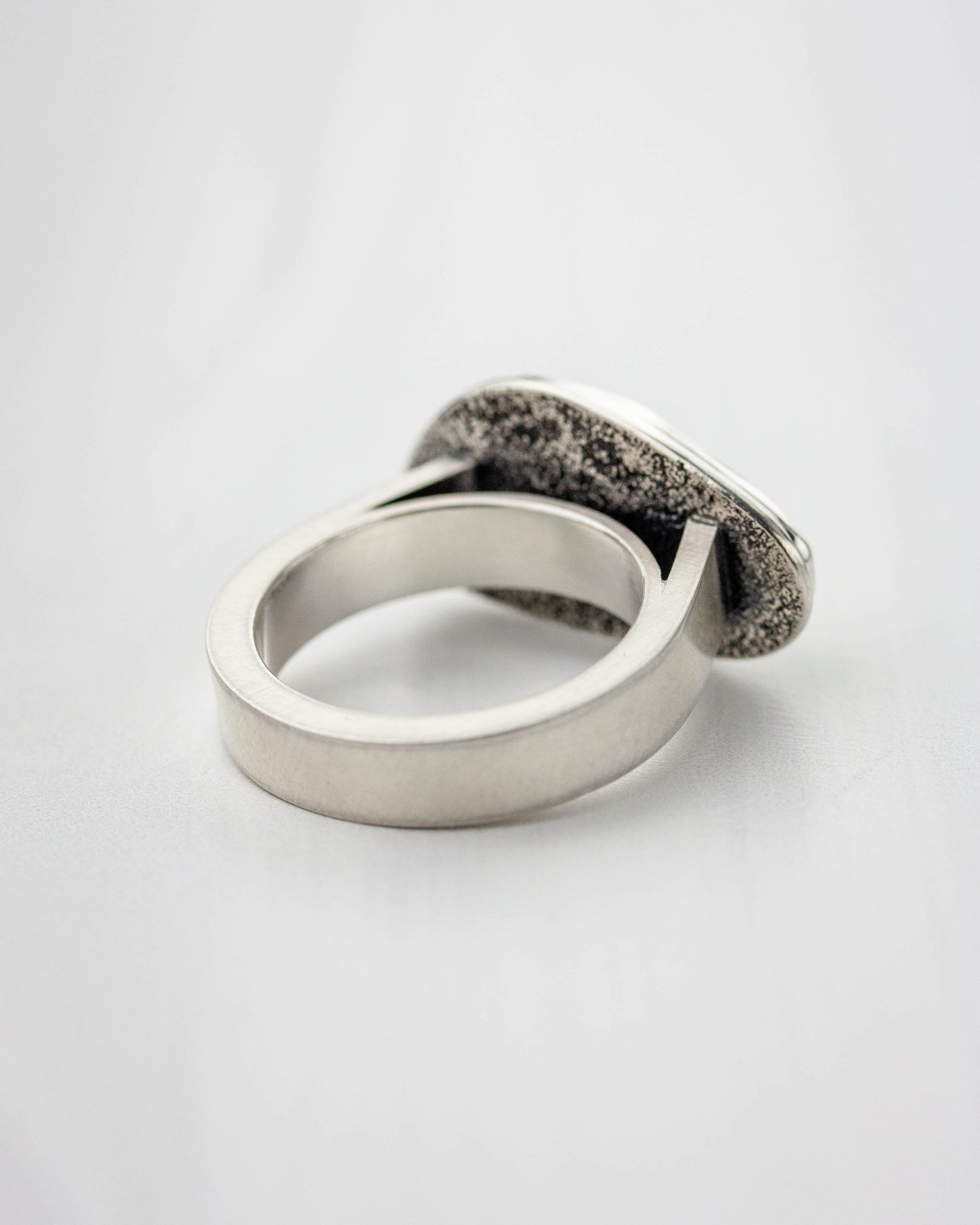 Quartz Upright Ring_ Brushed Band - US 8
