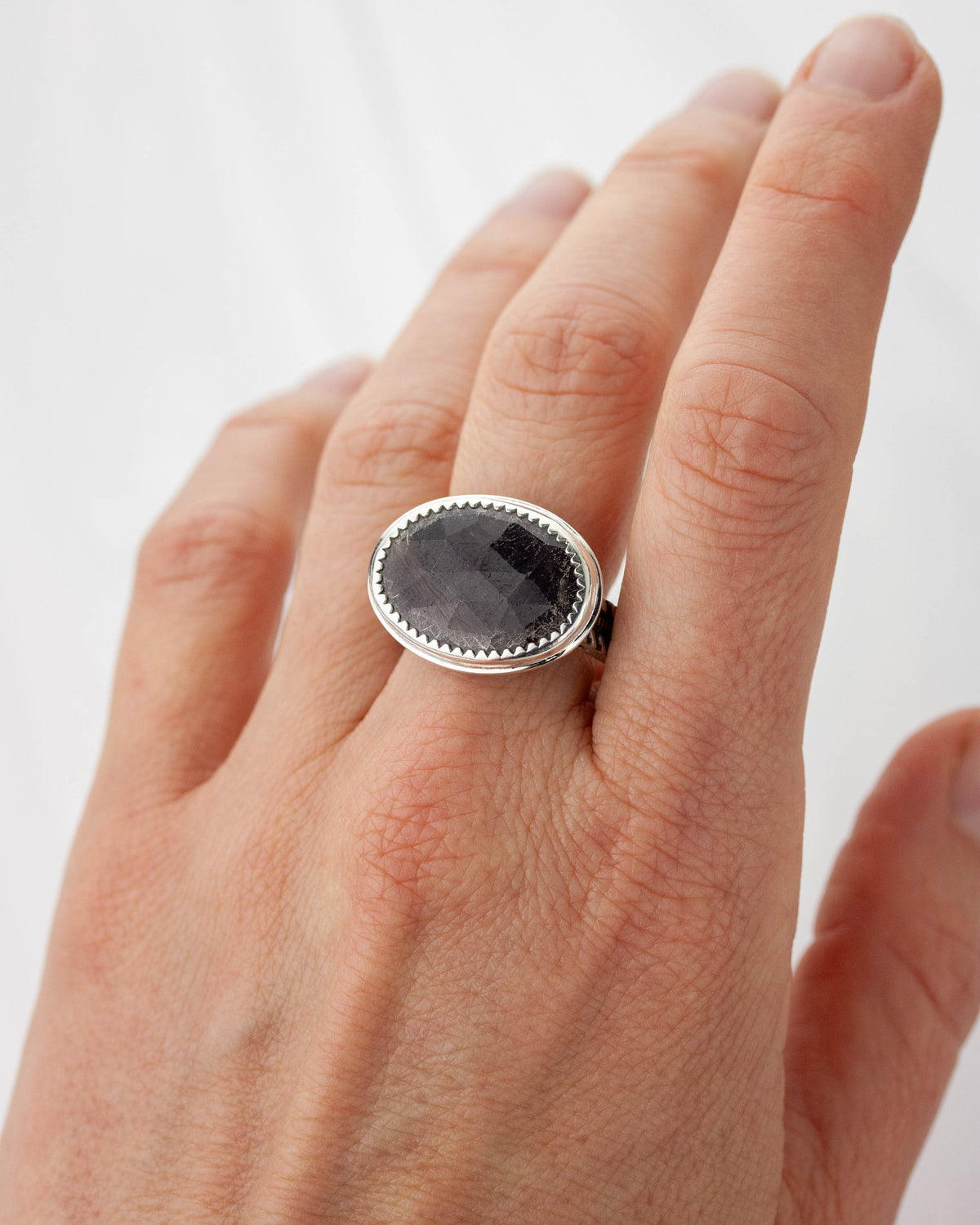 Dark Sapphire Upright Ring - US 9