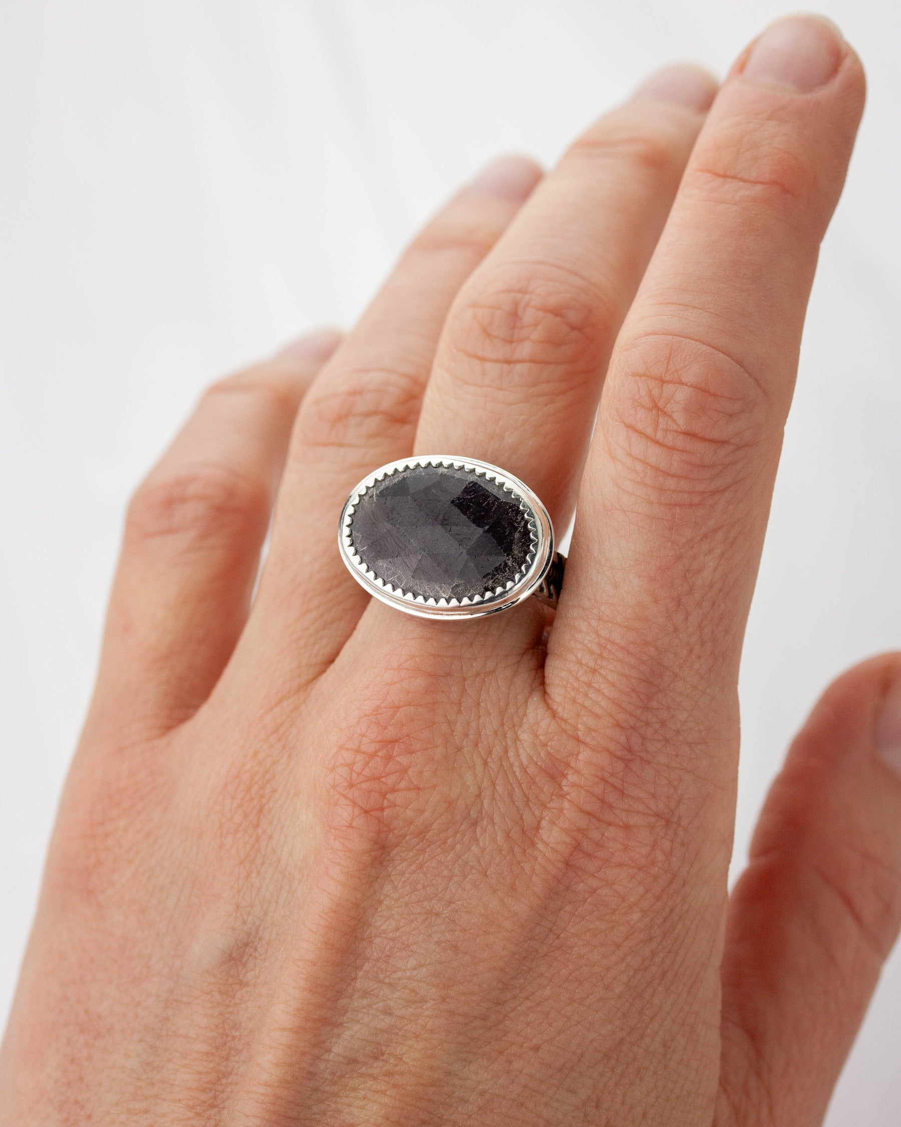 Dark Sapphire Upright Ring - US 9