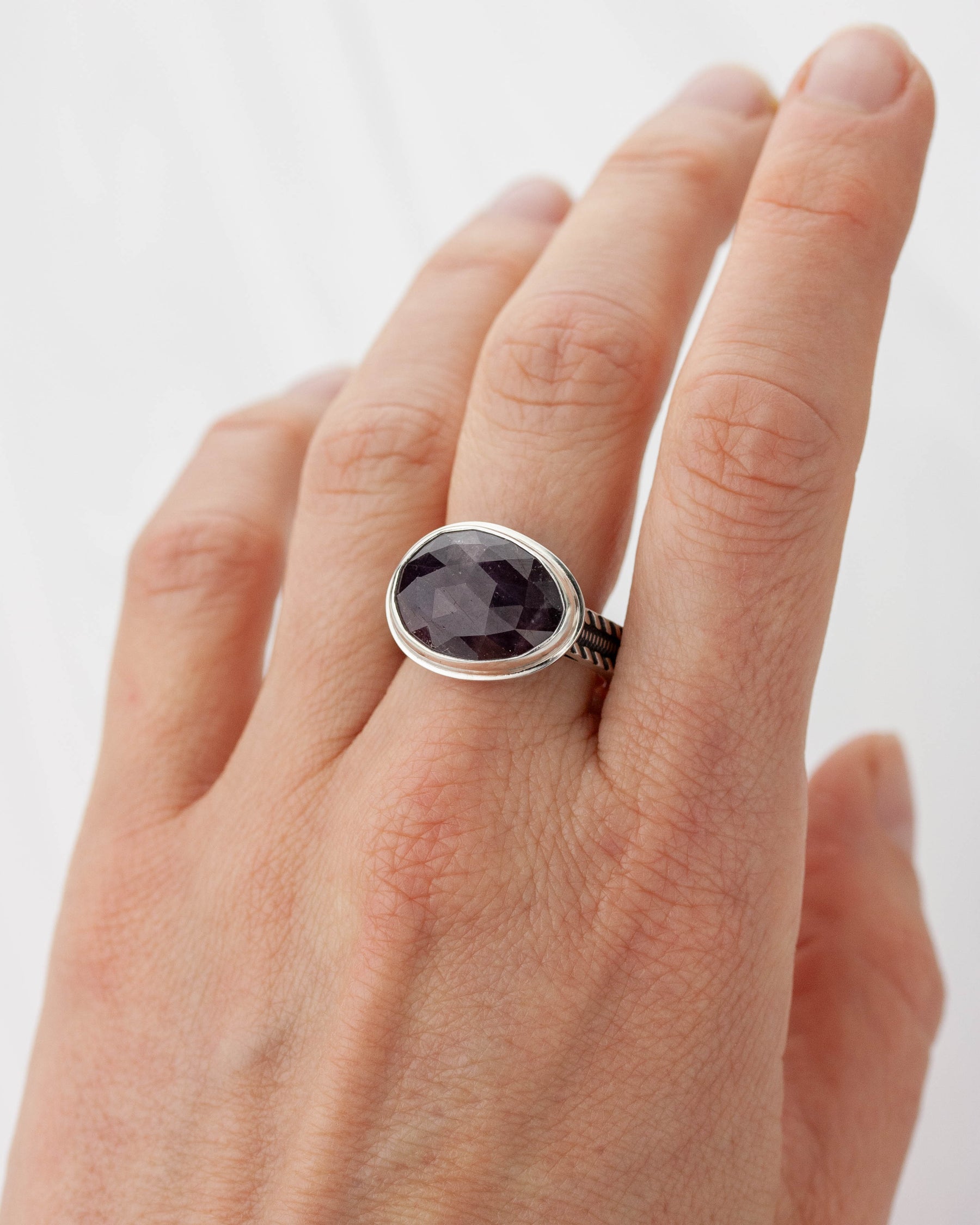Blue-red Sapphire Upright Ring - US 8