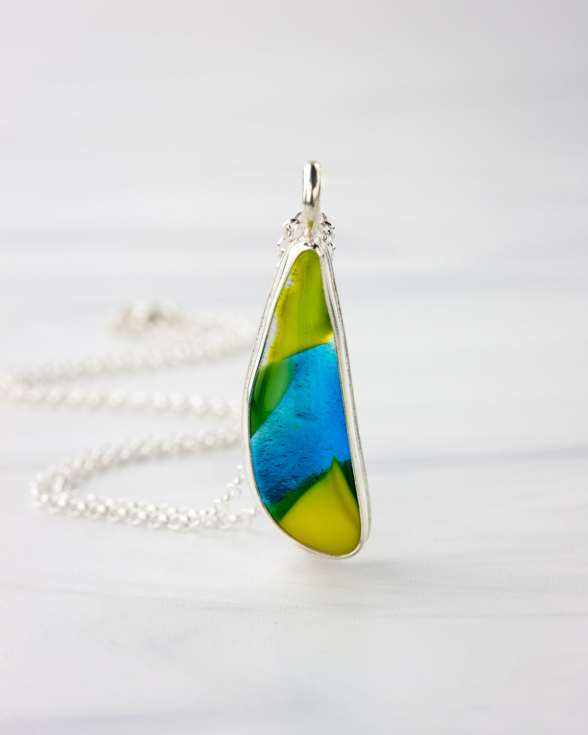 Caribbean | Yellow-blue glass pendant