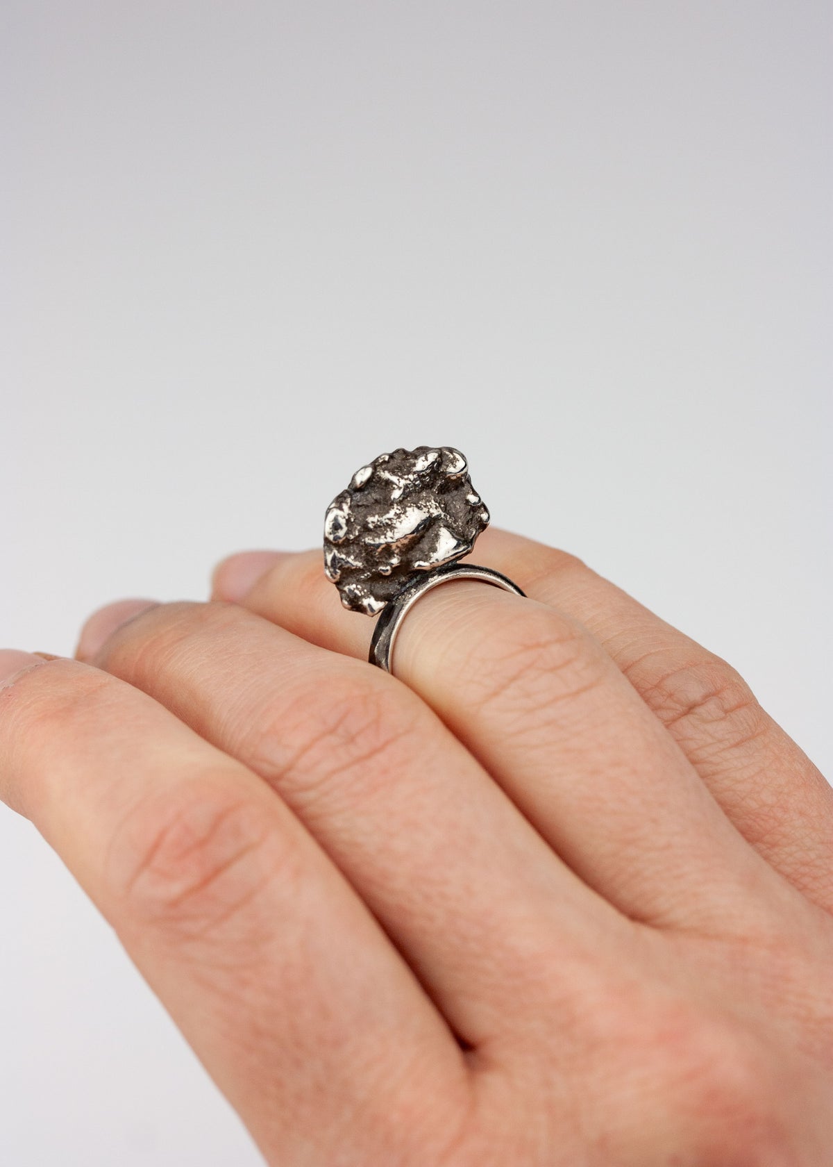 Dali Upright Ring - US 5.75