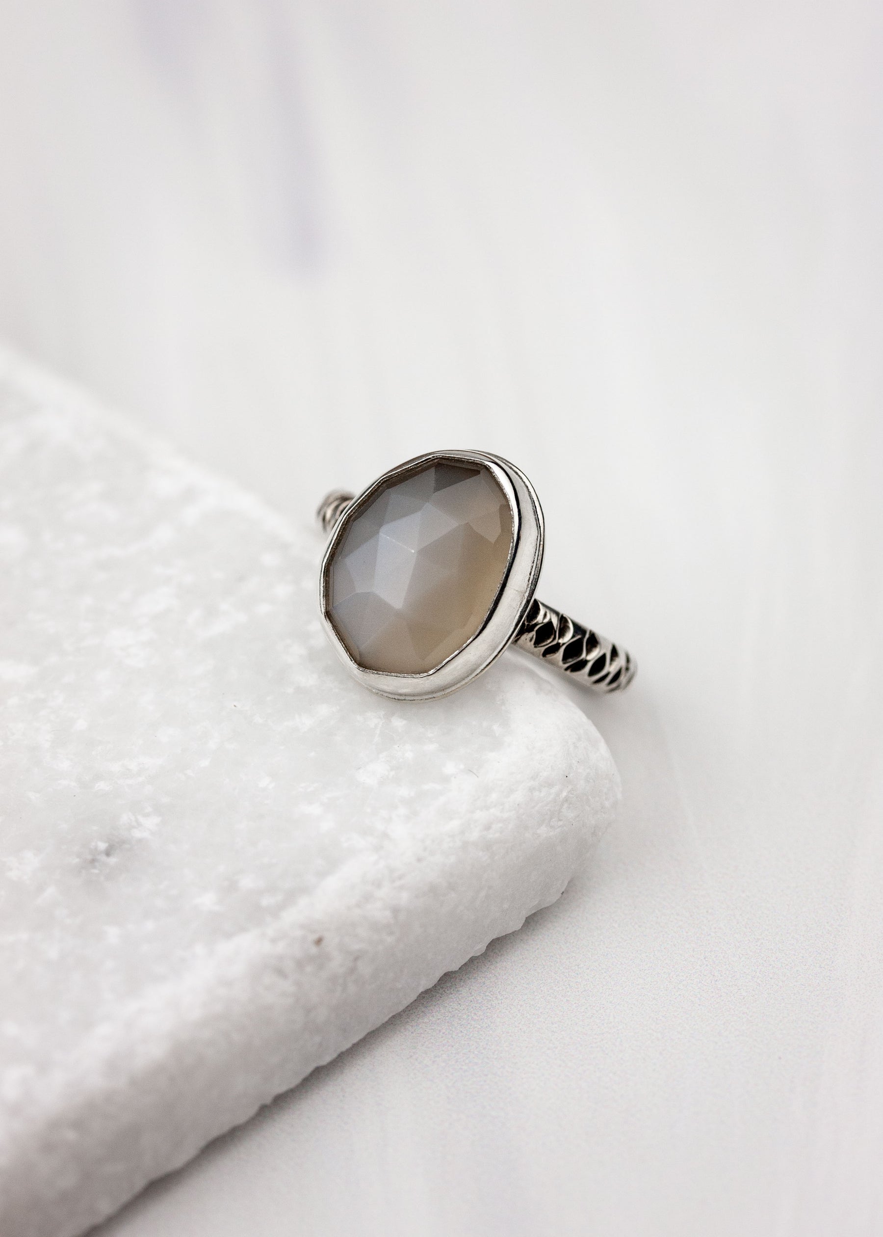 Eis | Gray Moonstone Ring - US 9.5