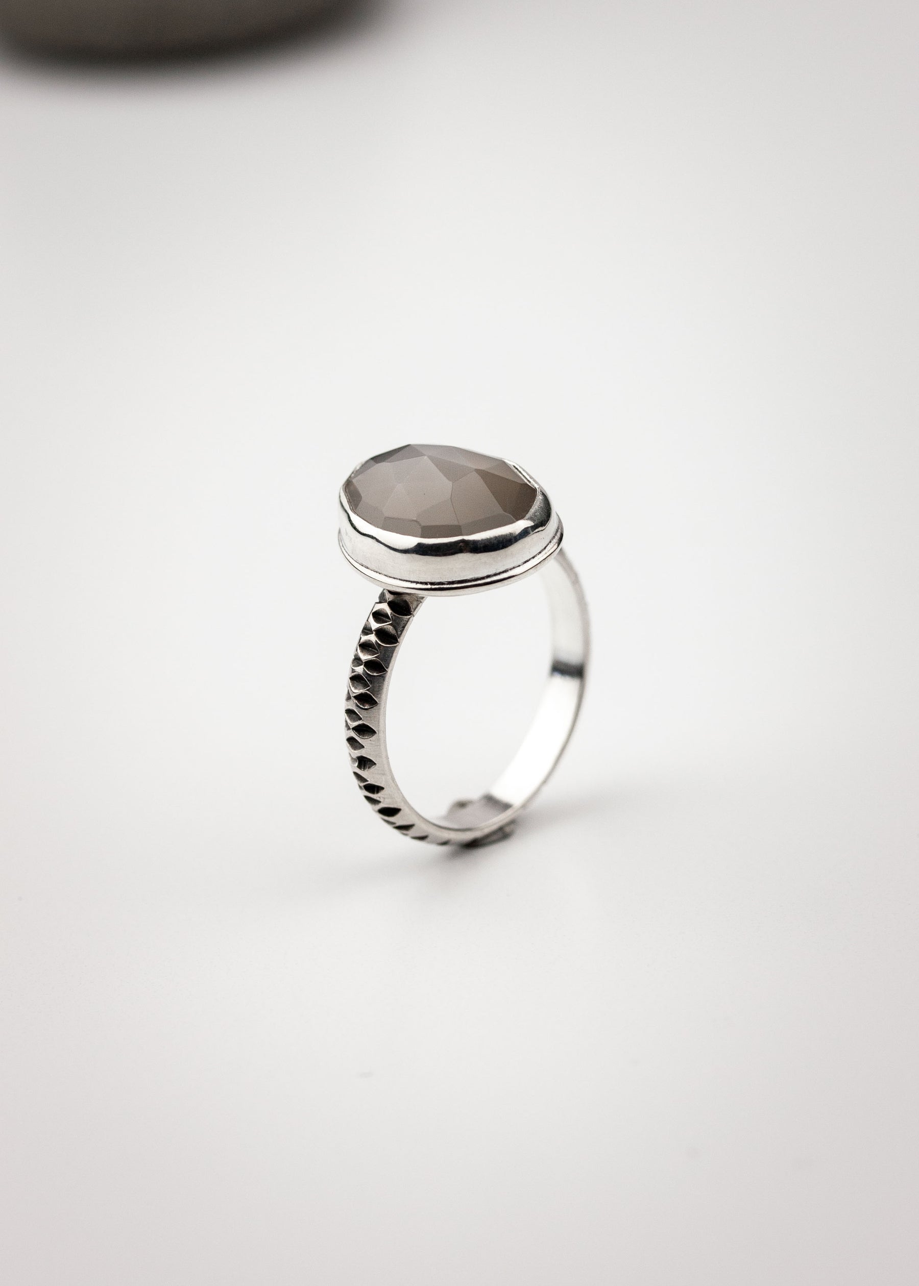 Eis | Gray Moonstone Ring - US 9.5