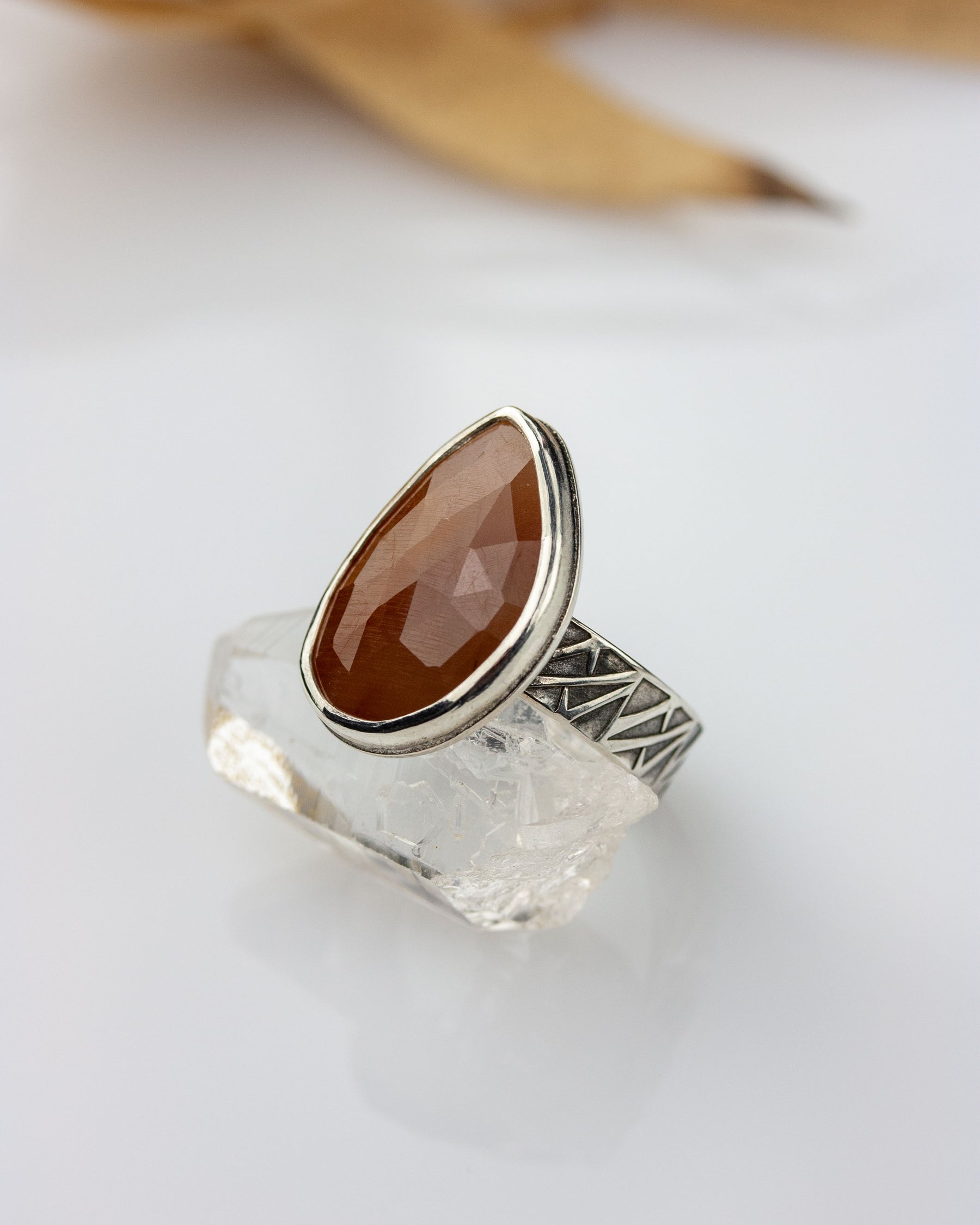 Sigríður | Peach Sapphire Ring - US 7.5