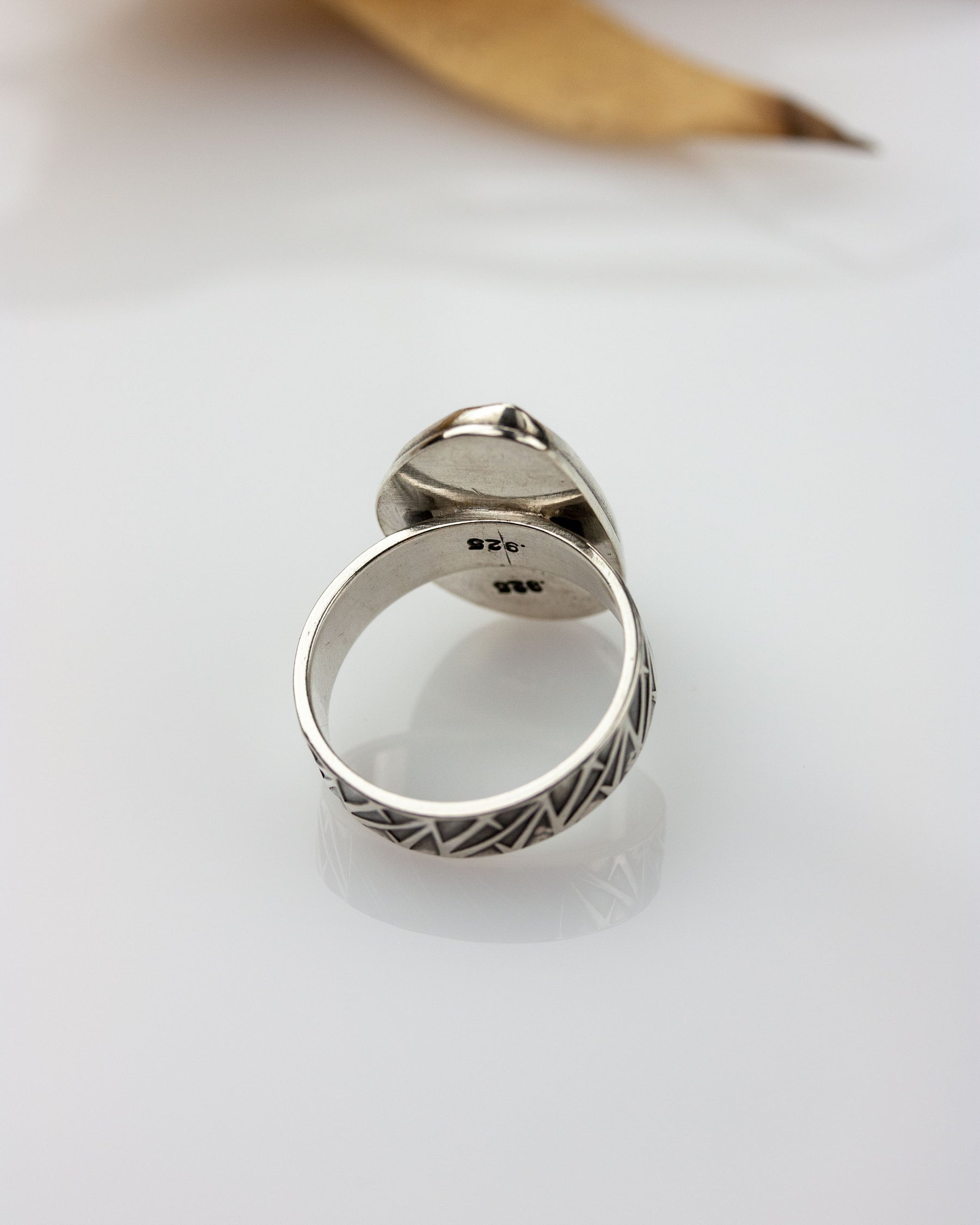 Sigríður | Peach Sapphire Ring - US 7.5