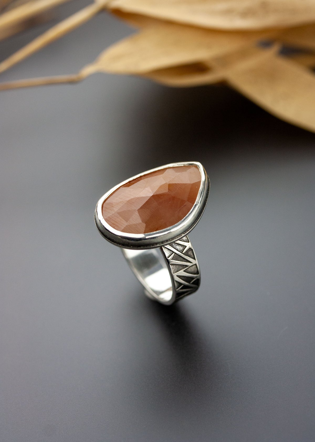 Sigríður | Peach Sapphire Ring - US 7.5