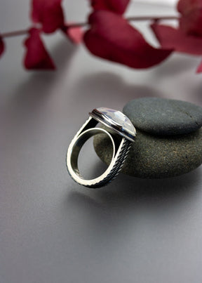 Quartz Upright Ring - US 8.5