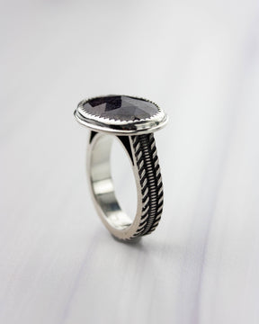 Dark Sapphire Upright Ring - US 9