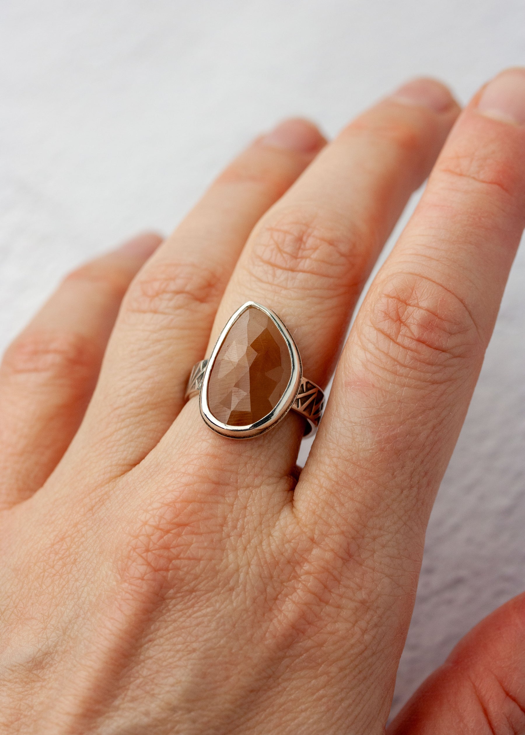 Sigríður | Peach Sapphire Ring - US 7.5